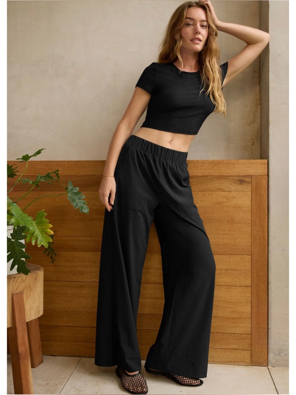 BEYOND YOGA | Easy Wide Leg Pant 29" in Black, Size XS